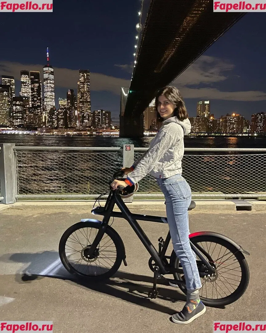 Alexandra Daddario Onlyfans Photo Gallery 