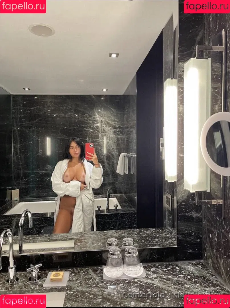 Claudia Tihan Onlyfans Photo Gallery 