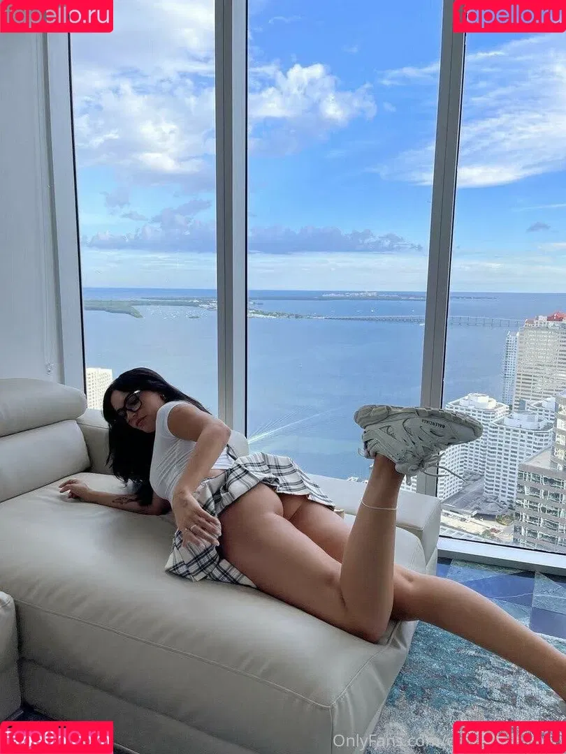 Claudia Tihan Onlyfans Photo Gallery 
