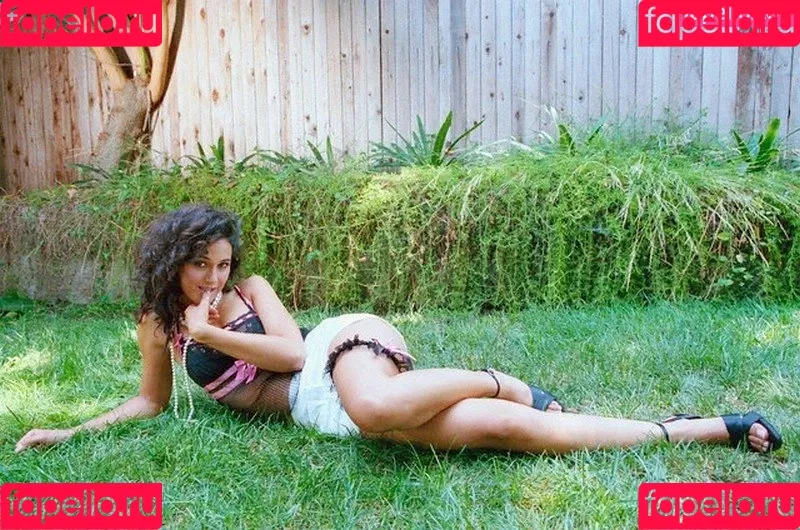 Emmanuelle Chriqui Onlyfans Photo Gallery 