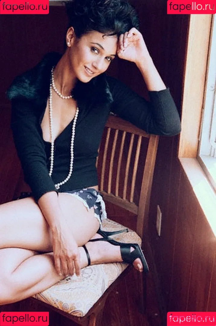 Emmanuelle Chriqui Onlyfans Photo Gallery 