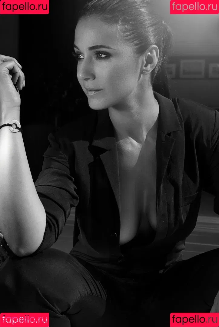 Emmanuelle Chriqui Onlyfans Photo Gallery 