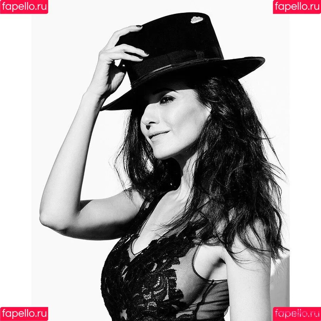 Emmanuelle Chriqui Onlyfans Photo Gallery 