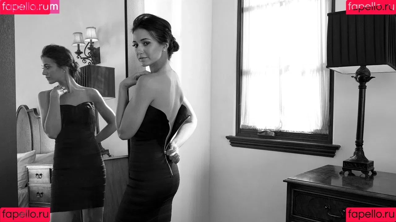 Emmanuelle Chriqui Onlyfans Photo Gallery 