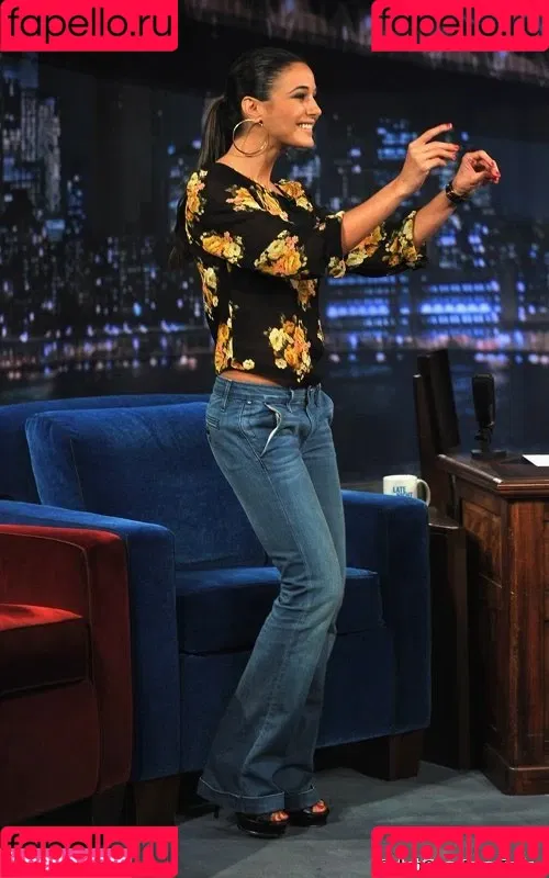 Emmanuelle Chriqui Onlyfans Photo Gallery 
