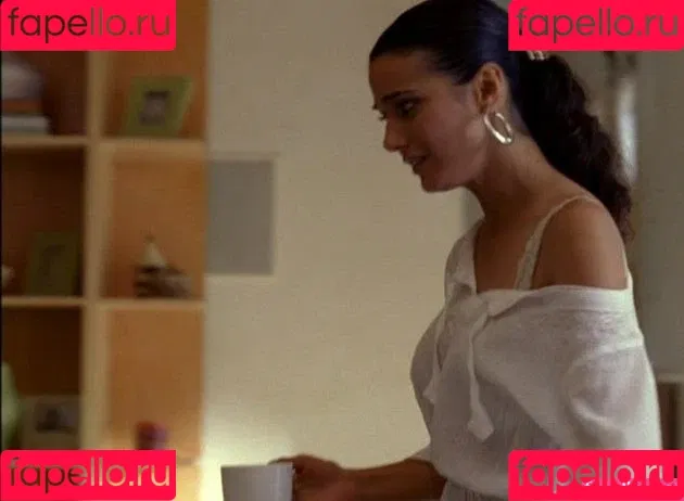 Emmanuelle Chriqui Onlyfans Photo Gallery 