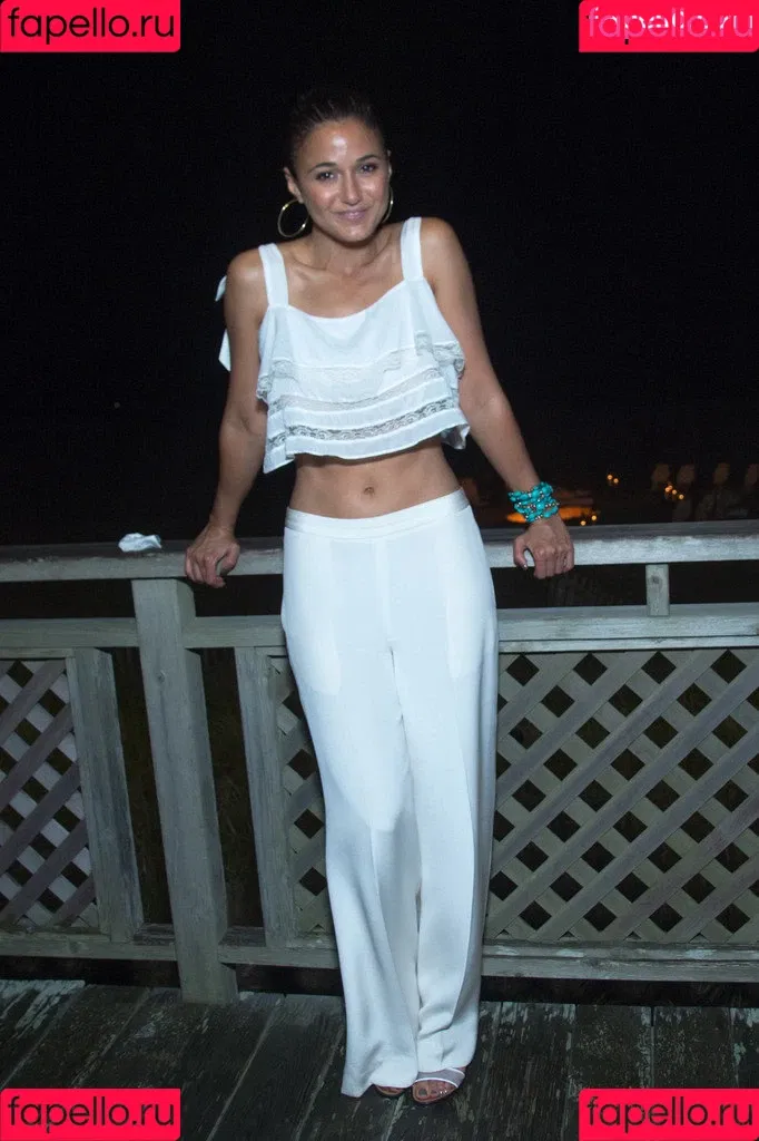 Emmanuelle Chriqui Onlyfans Photo Gallery 
