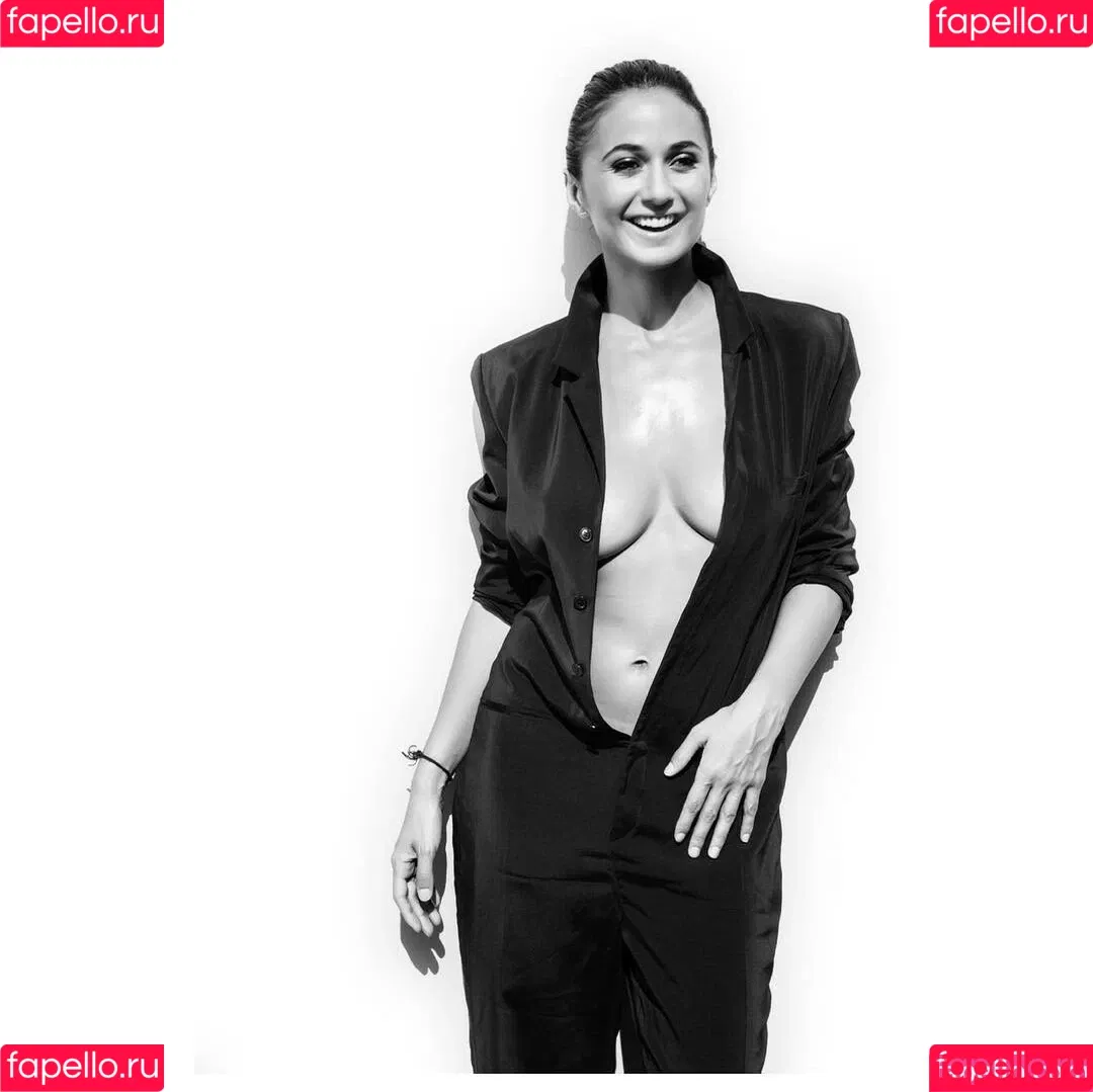 Emmanuelle Chriqui Onlyfans Photo Gallery 