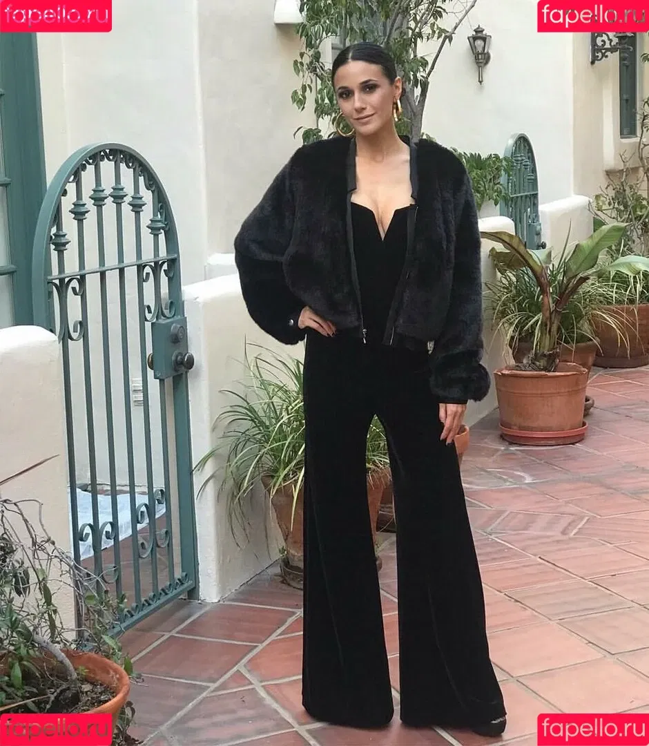 Emmanuelle Chriqui Onlyfans Photo Gallery 