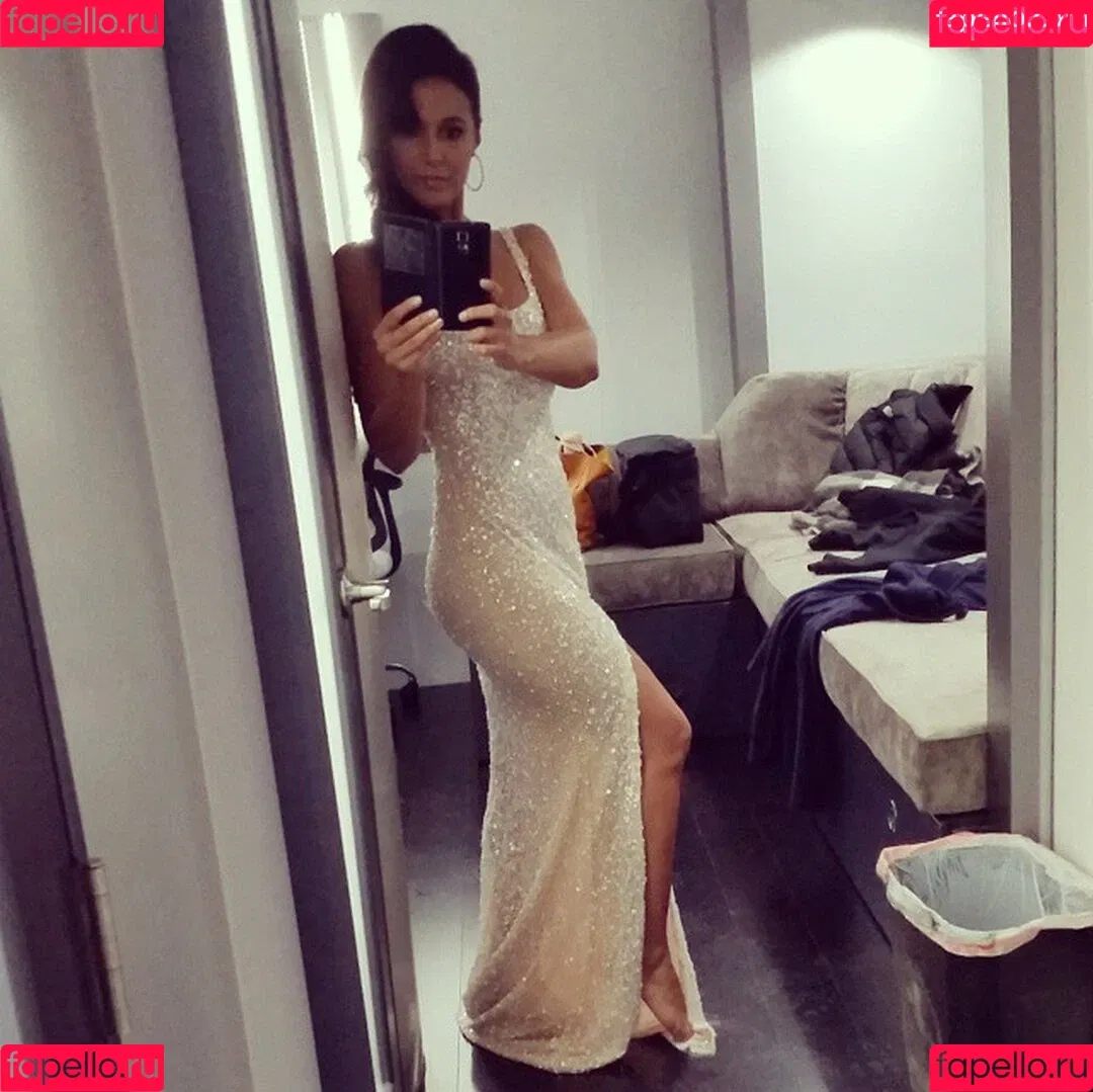 Emmanuelle Chriqui Onlyfans Photo Gallery 