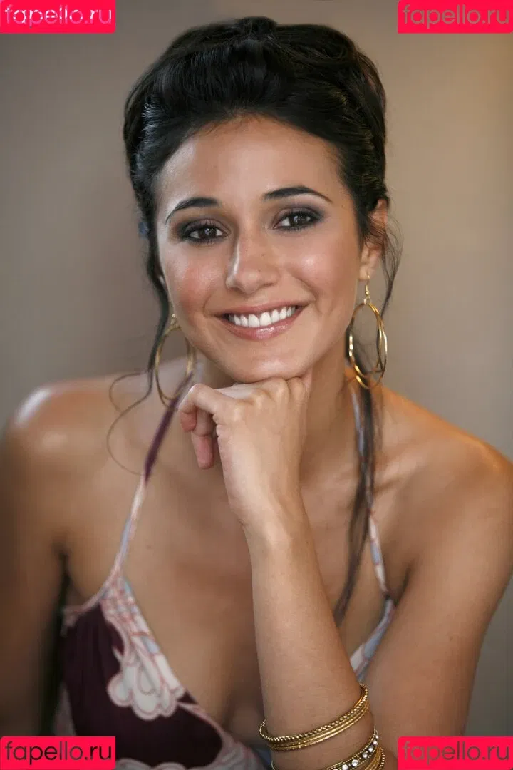 Emmanuelle Chriqui Onlyfans Photo Gallery 