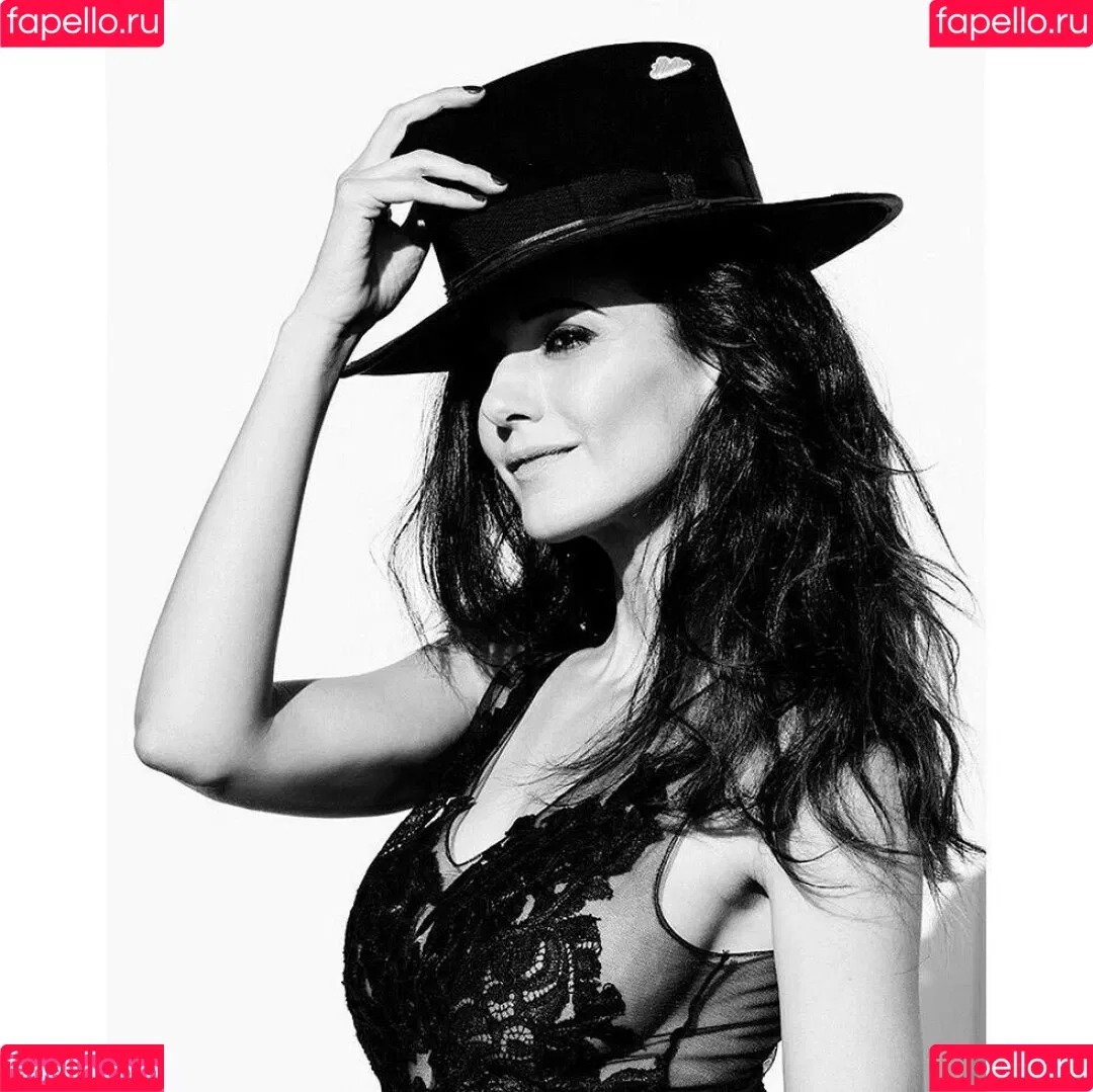 Emmanuelle Chriqui Onlyfans Photo Gallery 
