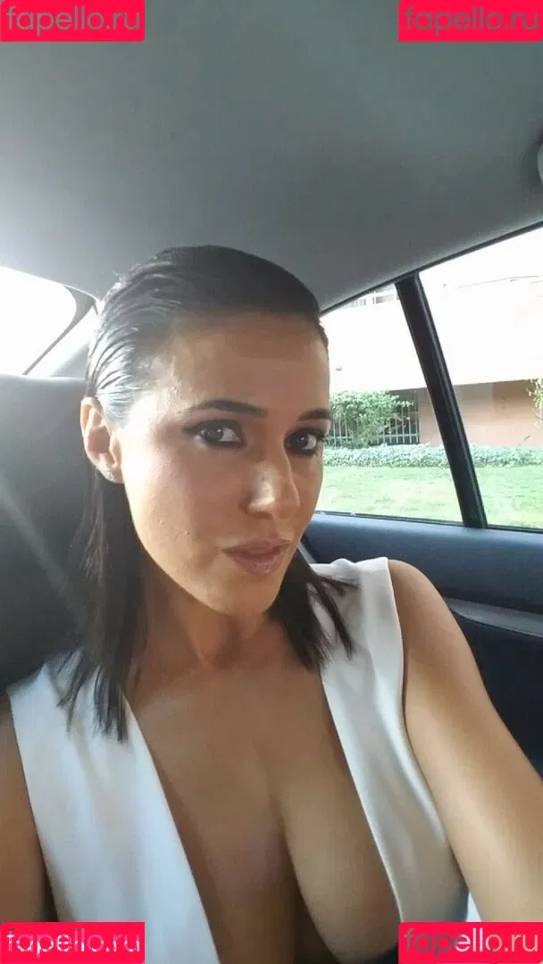 Emmanuelle Chriqui Onlyfans Photo Gallery 