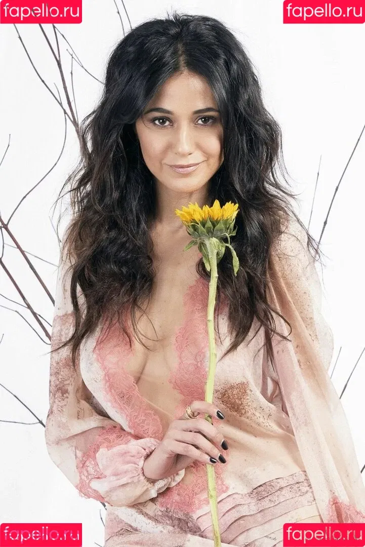 Emmanuelle Chriqui Onlyfans Photo Gallery 