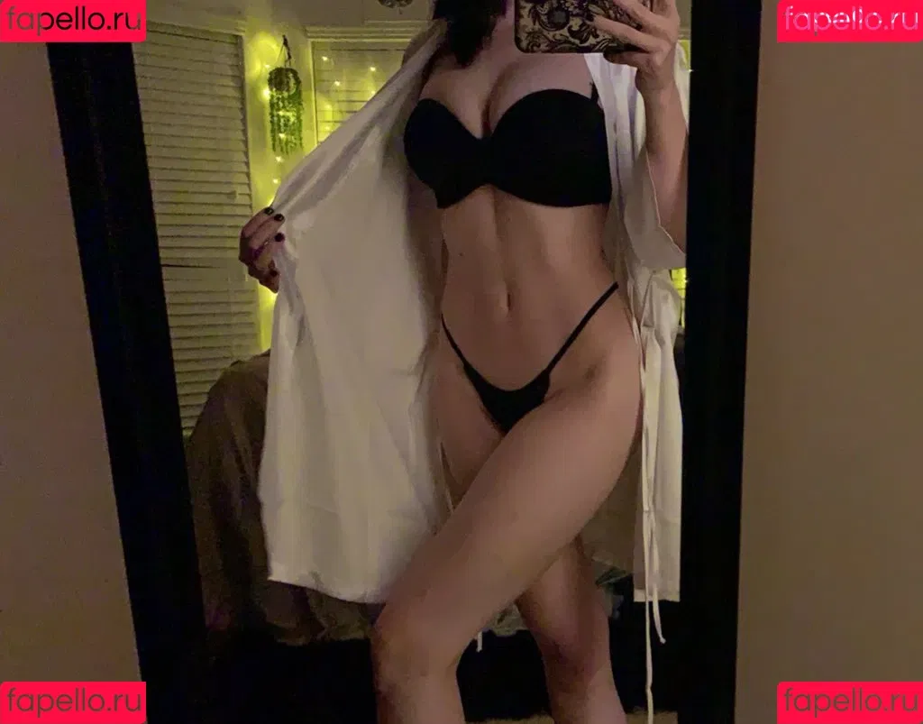 Emmia Onlyfans Photo Gallery 