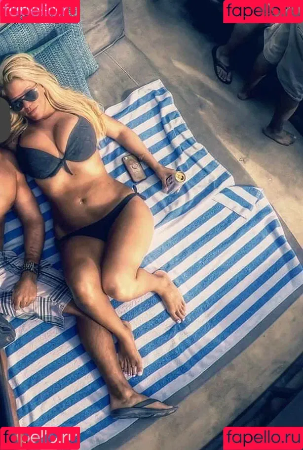 Nicolle A Onlyfans Photo Gallery 