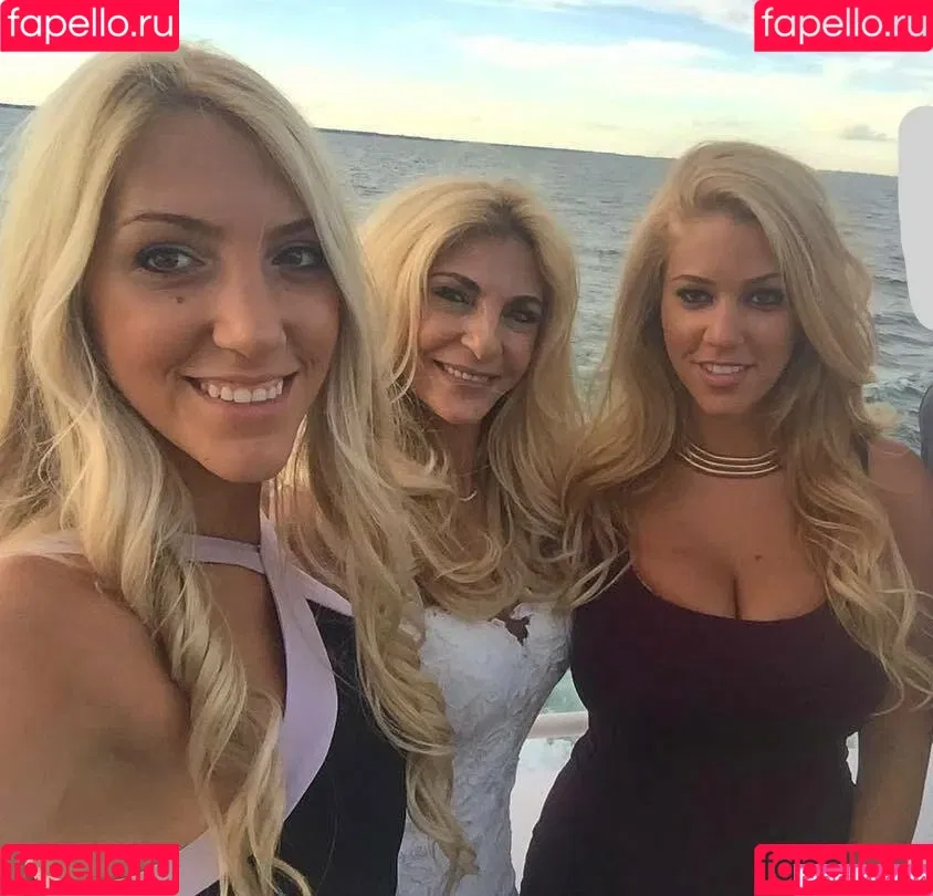 Nicolle A Onlyfans Photo Gallery 