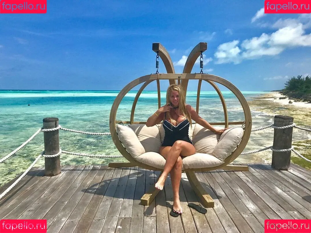 Nicolle A Onlyfans Photo Gallery 