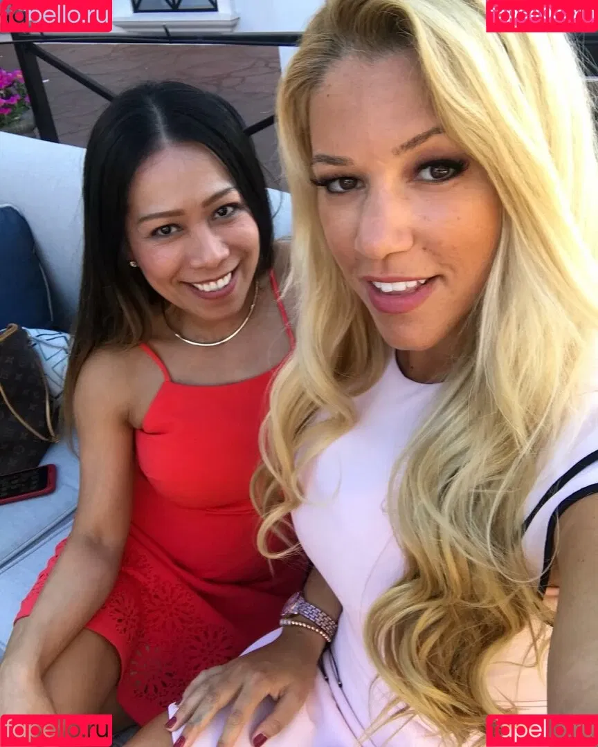 Nicolle A Onlyfans Photo Gallery 