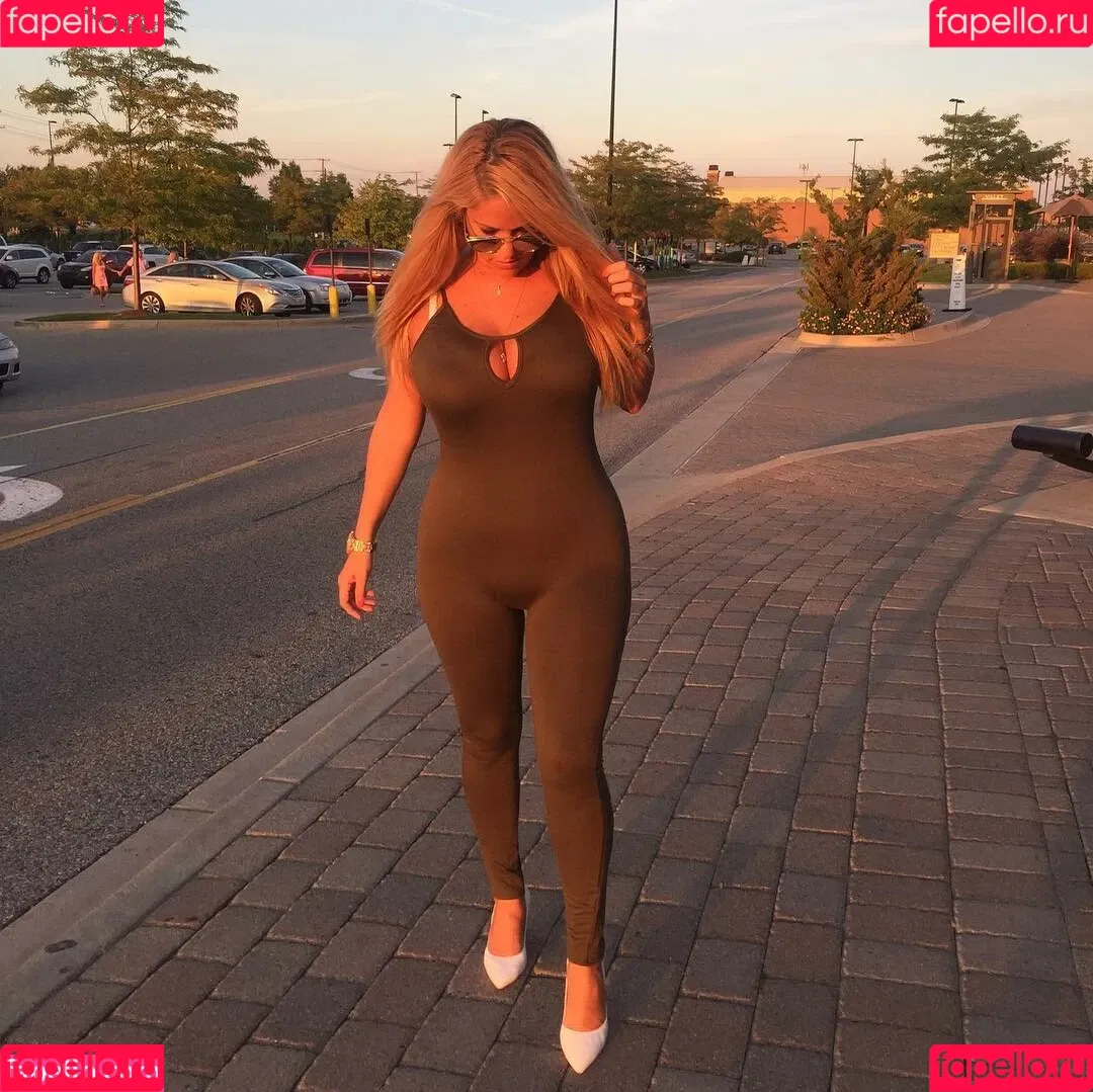 Nicolle A Onlyfans Photo Gallery 