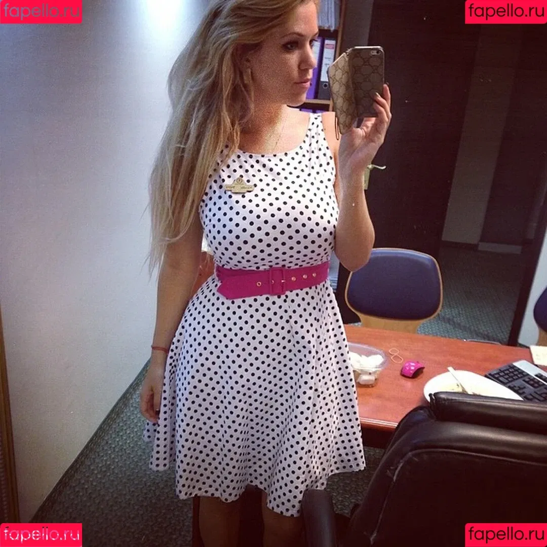 Nicolle A Onlyfans Photo Gallery 