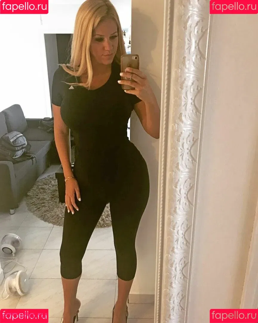Nicolle A Onlyfans Photo Gallery 
