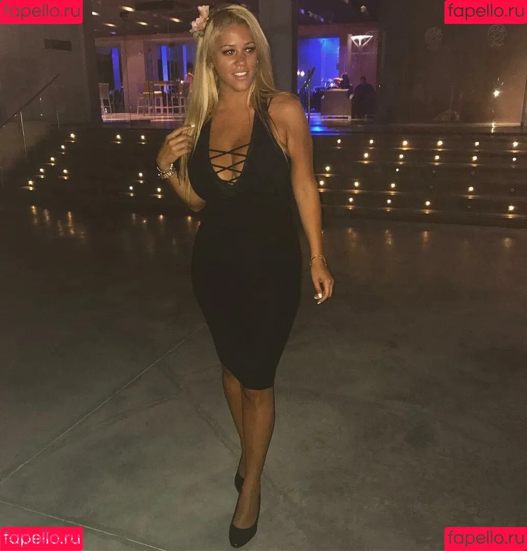 Nicolle A Onlyfans Photo Gallery 