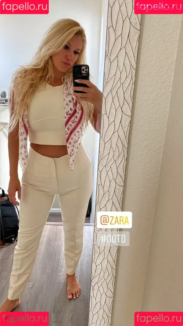 Nicolle A Onlyfans Photo Gallery 