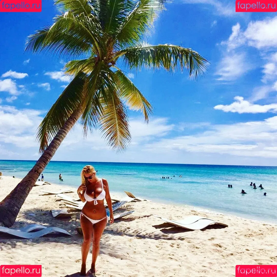Nicolle A Onlyfans Photo Gallery 