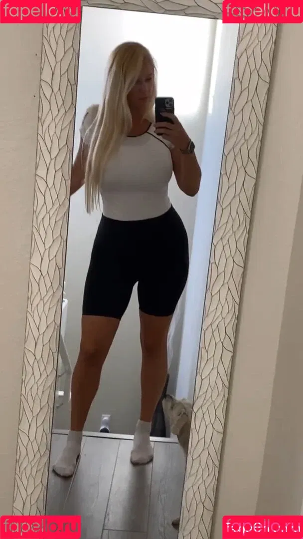 Nicolle A Onlyfans Photo Gallery 