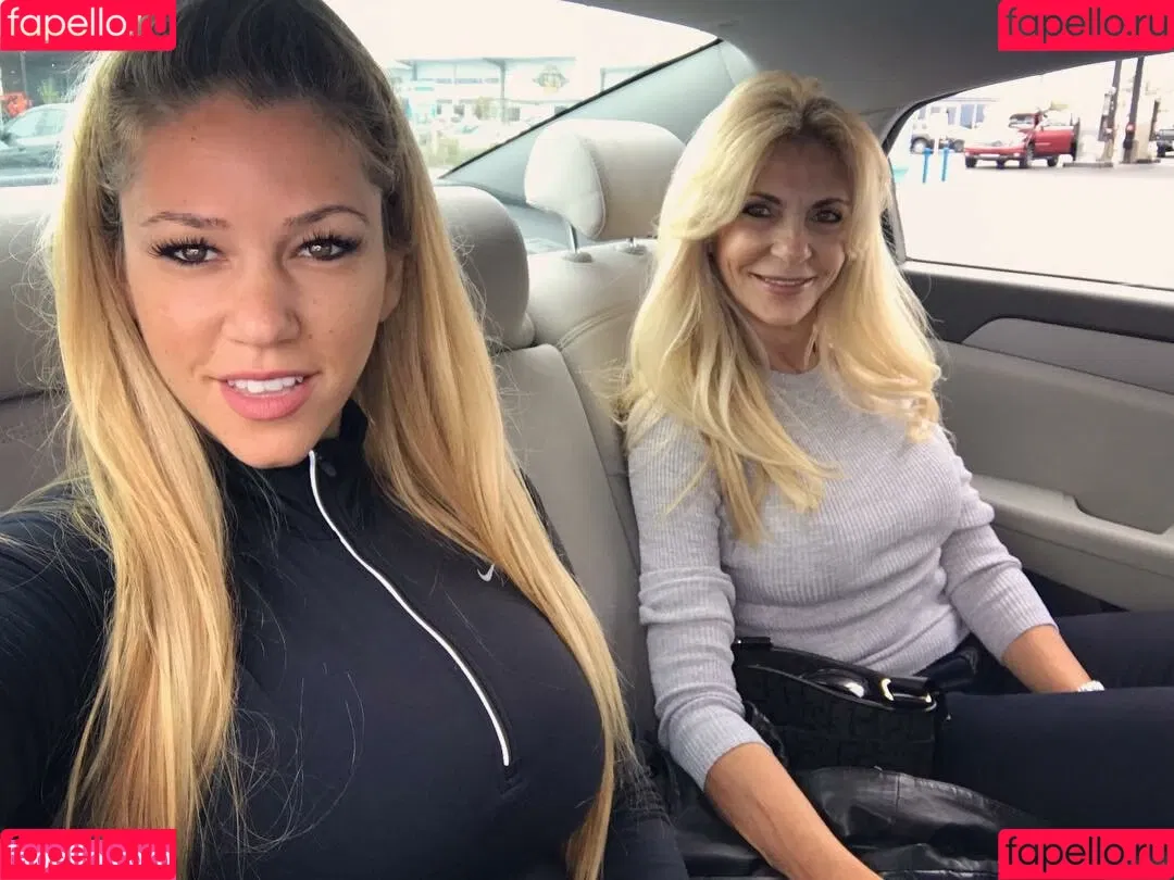 Nicolle A Onlyfans Photo Gallery 
