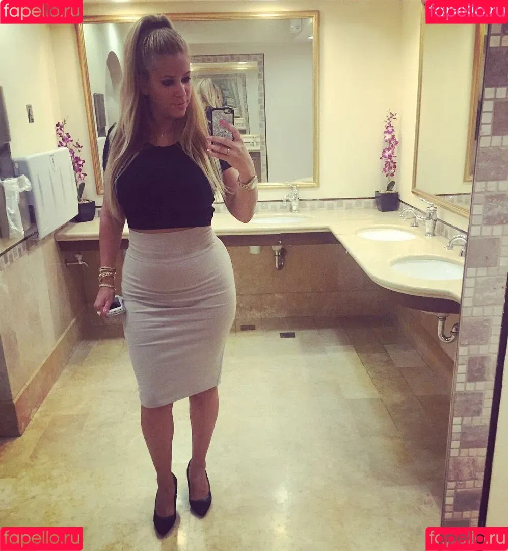 Nicolle A Onlyfans Photo Gallery 