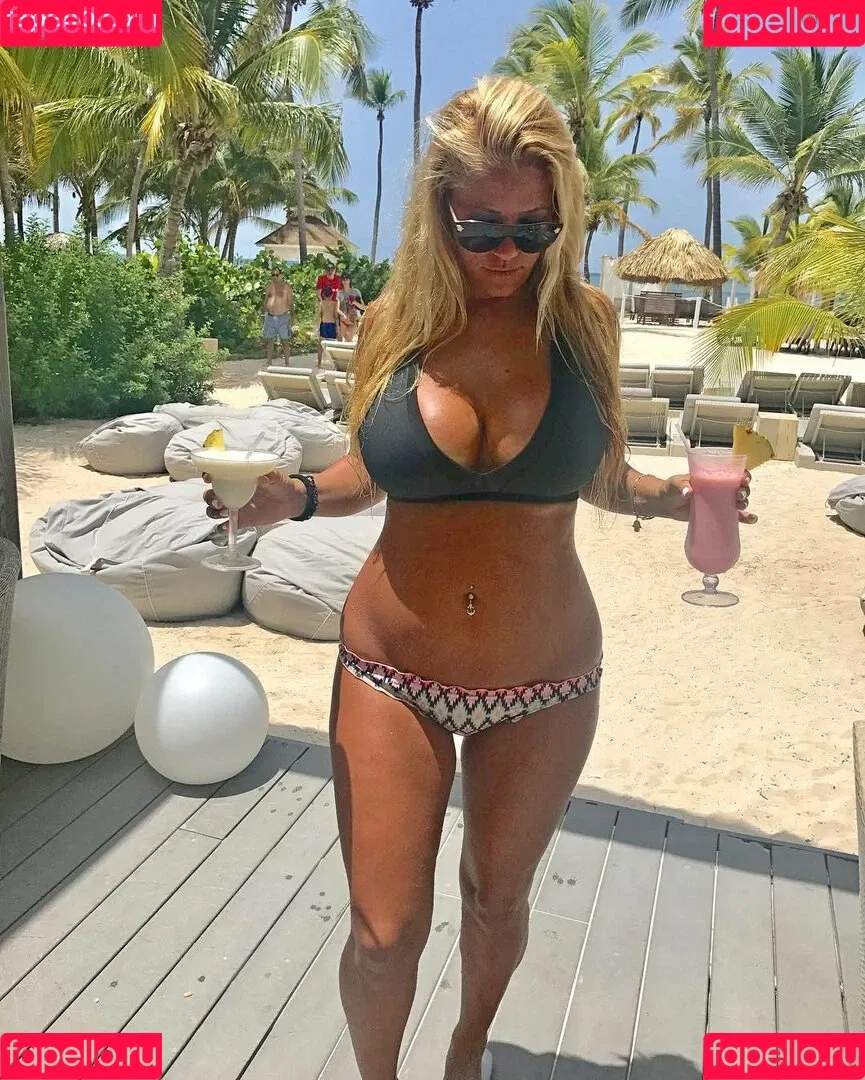 Nicolle A Onlyfans Photo Gallery 