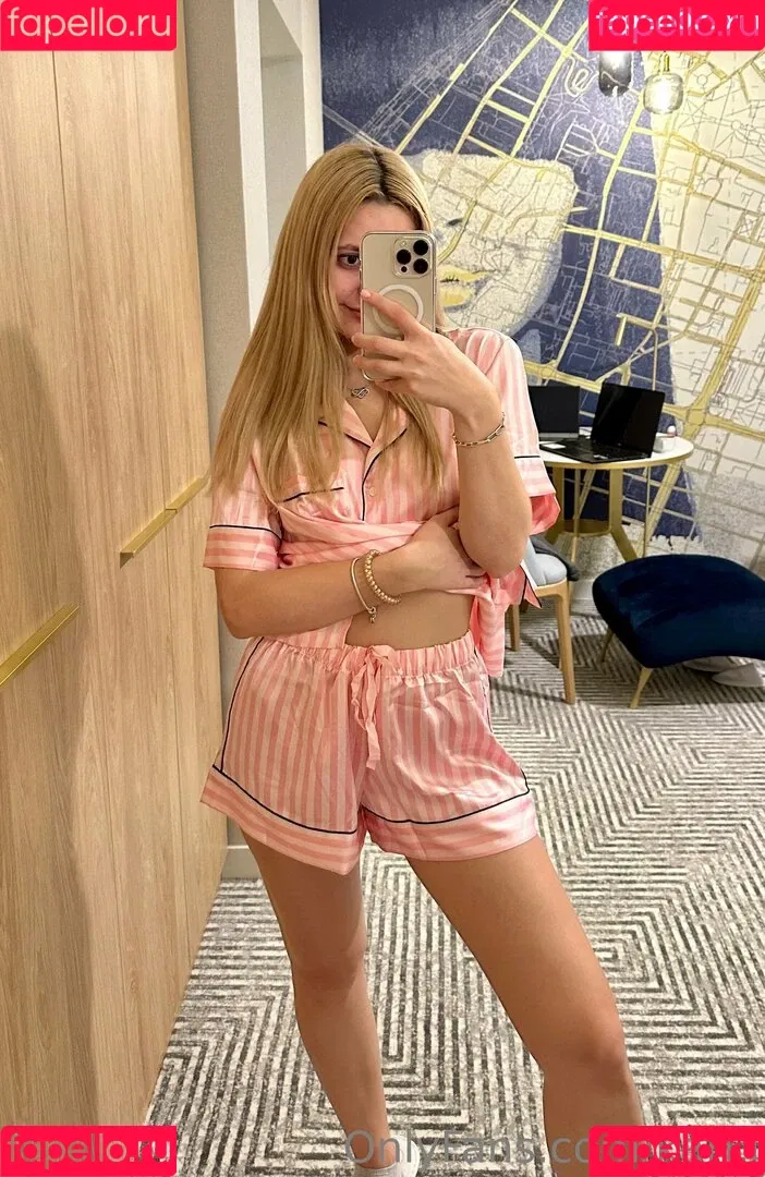 Kari.i Onlyfans Photo Gallery 