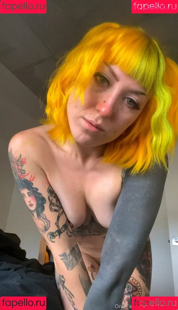 helloyelow Onlyfans Photo Gallery 