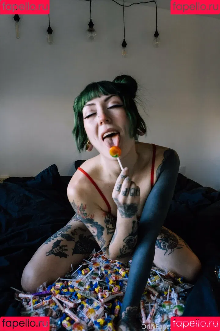 helloyelow Onlyfans Photo Gallery 