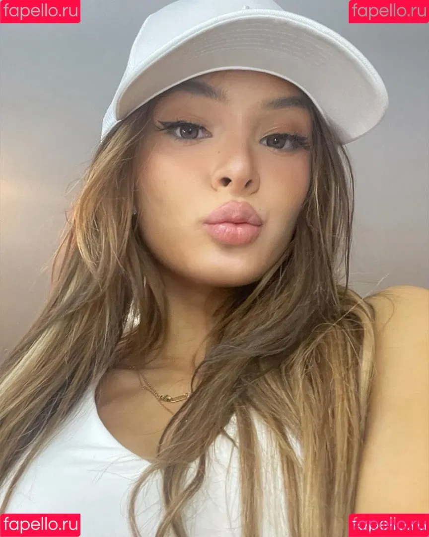 Brighton Sharbino Onlyfans Photo Gallery 
