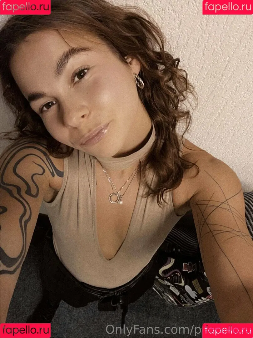 poly_luna Onlyfans Photo Gallery 