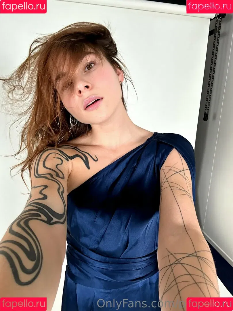 poly_luna Onlyfans Photo Gallery 