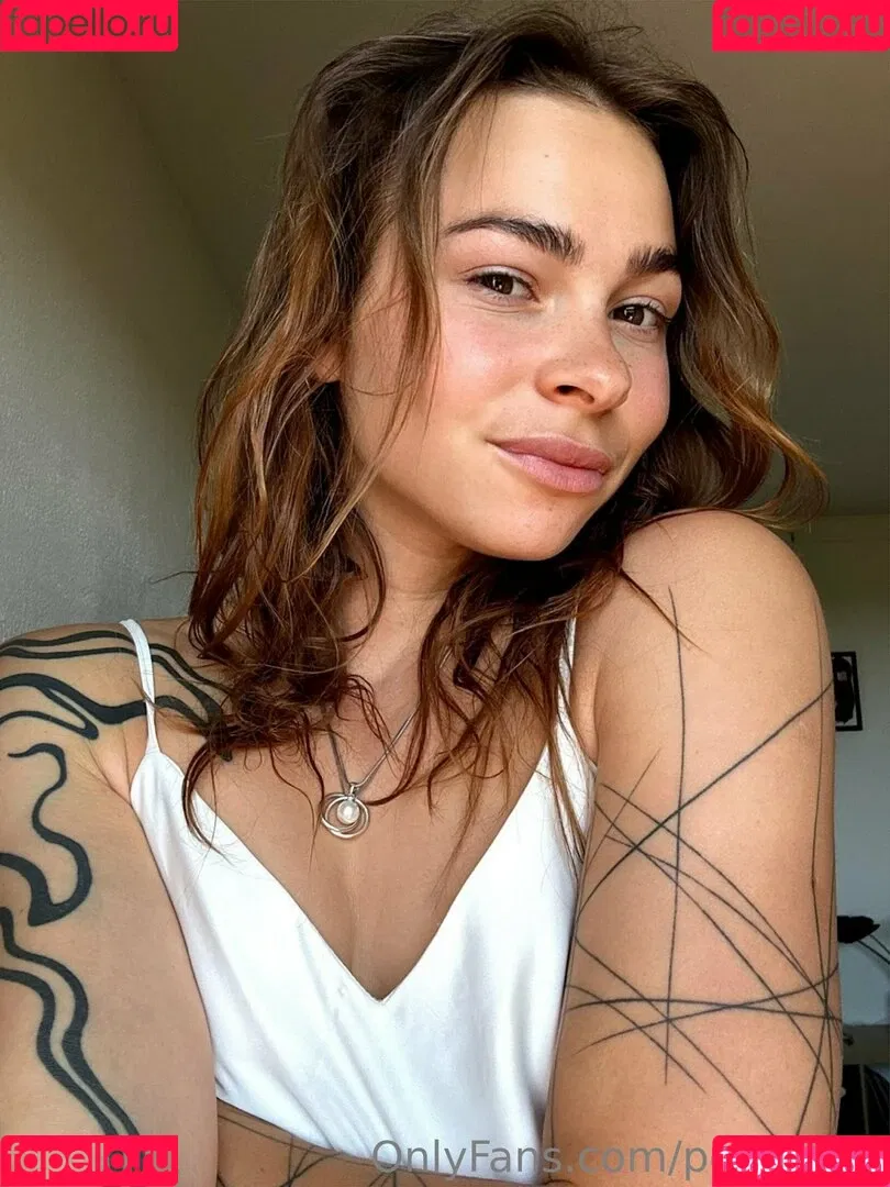 poly_luna Onlyfans Photo Gallery 