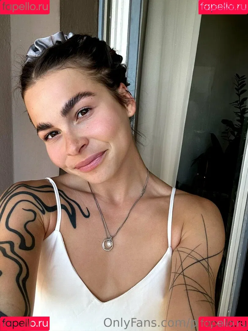 poly_luna Onlyfans Photo Gallery 