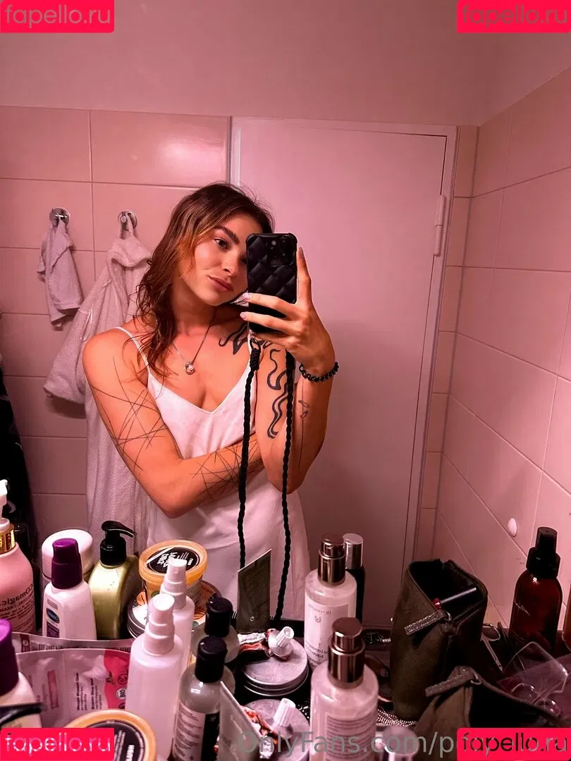 poly_luna Onlyfans Photo Gallery 