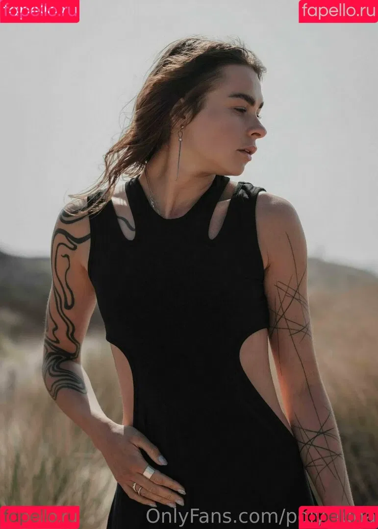 poly_luna Onlyfans Photo Gallery 
