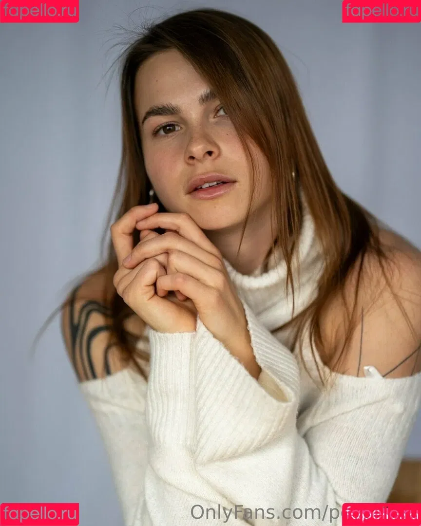 poly_luna Onlyfans Photo Gallery 