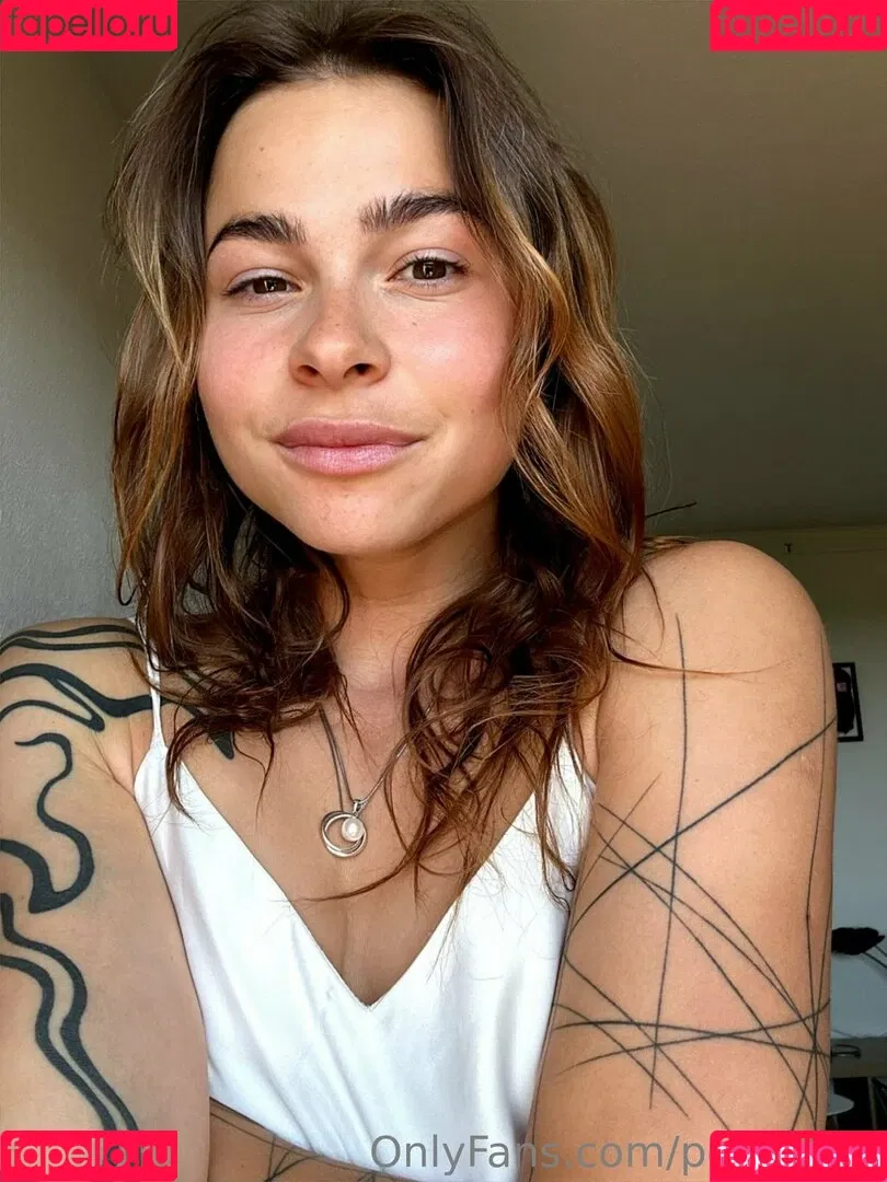 poly_luna Onlyfans Photo Gallery 