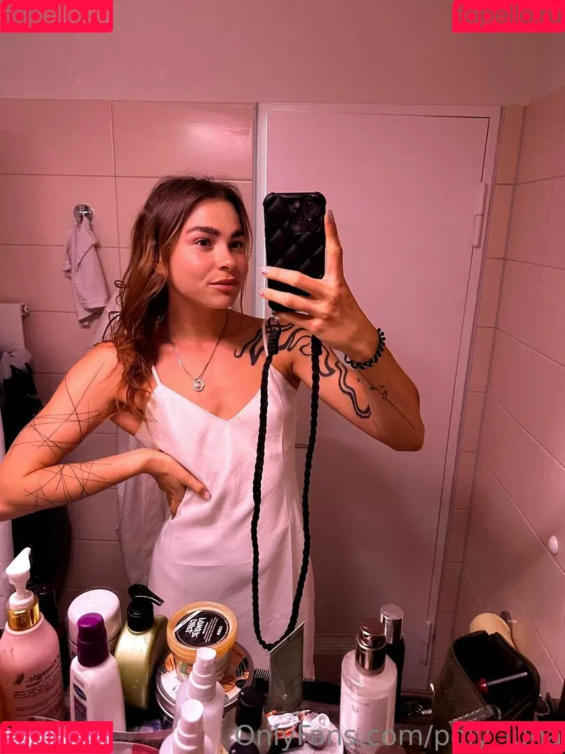 poly_luna Onlyfans Photo Gallery 