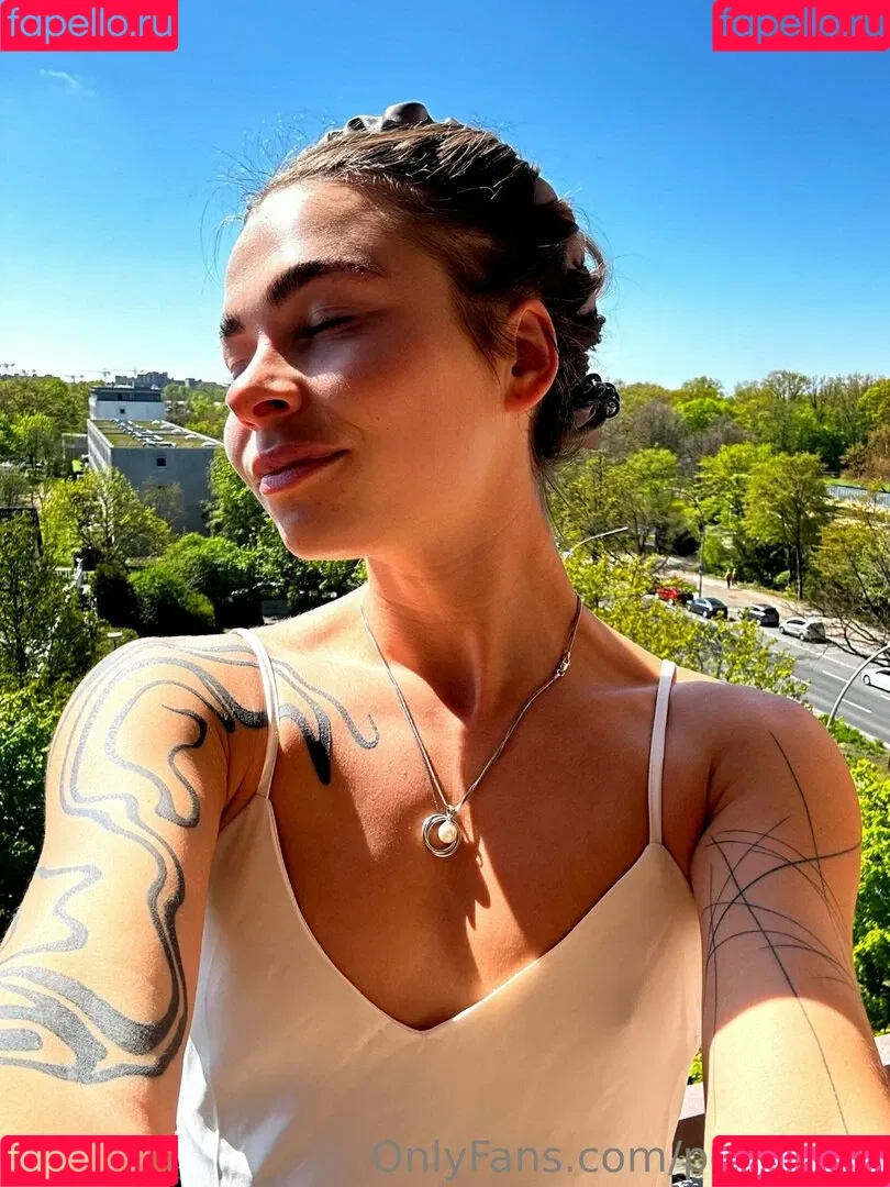 poly_luna Onlyfans Photo Gallery 