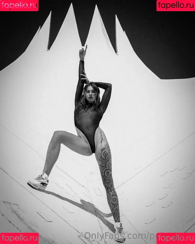 poly_luna Onlyfans Photo Gallery 