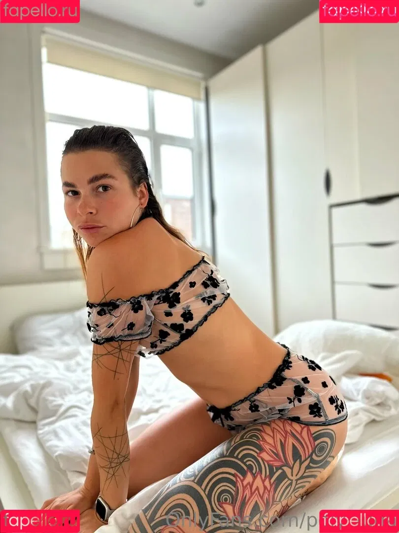 poly_luna Onlyfans Photo Gallery 