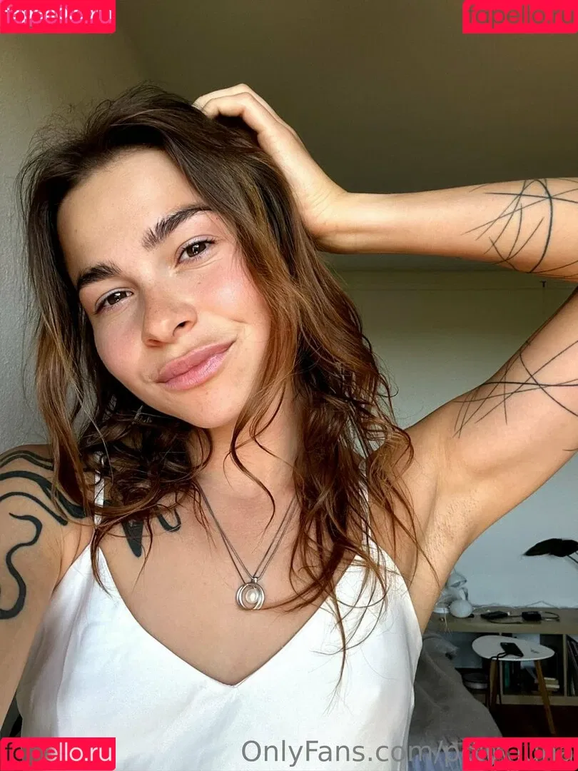 poly_luna Onlyfans Photo Gallery 